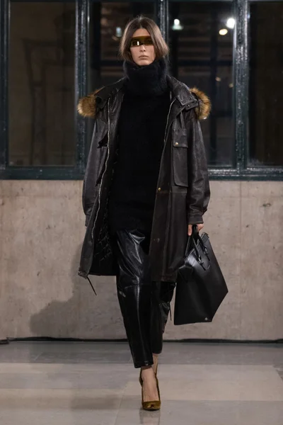 Look 28